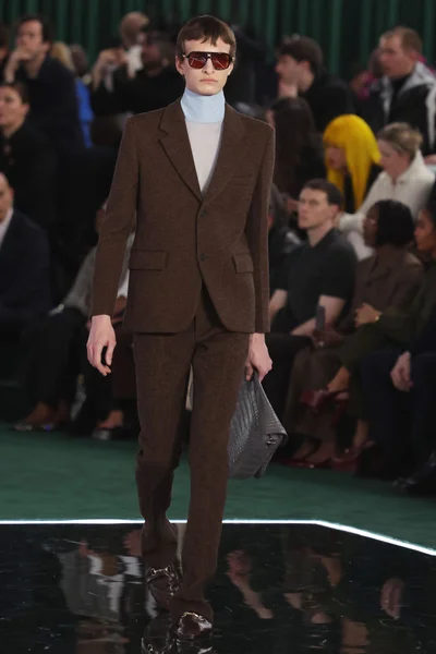 Look 17